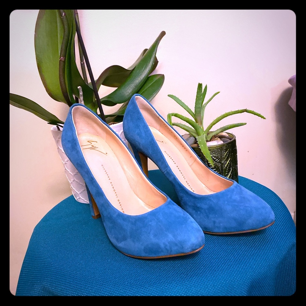 Giuseppe Zanotti blue suede pumps NWOT